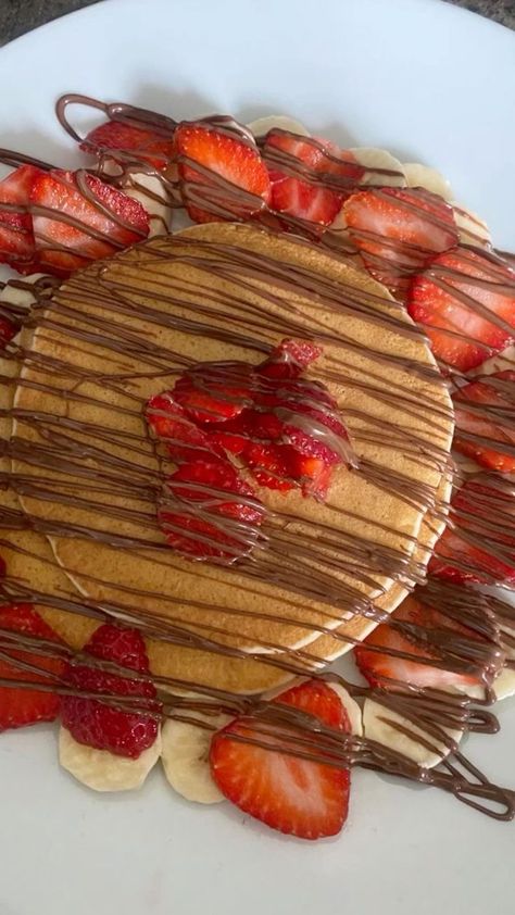 Pancakes, american style, yummy, breakfast, dessert, chocolate, nutella, banana, strawberries, sweet treat, Making Breakfast, Cheap Meal Ideas, Simple Family Meals, Cheap Meal, Dessert Chocolate, Chocolate Nutella, Makanan Diet, Delicacy Food, Cheap Dinner Recipes