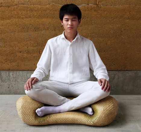 Zen Seating: Meditation Chair Makes Proper Sitting Easy | Designs & Ideas on Dornob Meditation Seat, Meditation Chair, Sitting Cross Legged, Zen Moments, Zen Room, Best Meditation, Zen Meditation, Meditation Cushion, Meditation Space