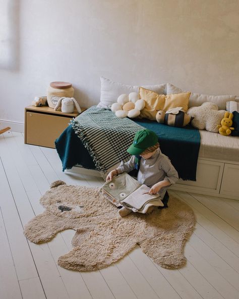 Lorena Canals (@lorenacanalsrugs) • Instagram photos and videos Goose Pattern, Comfortable Reading Nook, Lorena Canals Rugs, Sleepy Bear, Party Girlande, Kids Area Rugs, Animal Bear, Woodland Nursery Theme, Bear Rug