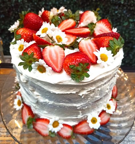 Strawberry And Daisy Cake, Strawberry And Daisy Birthday, Naked Cake With Strawberries, Strawberries And Daisies, Rose Cakes, First Birthday Board, Cake With Strawberries, Strawberry Birthday Cake, Daisy Birthday