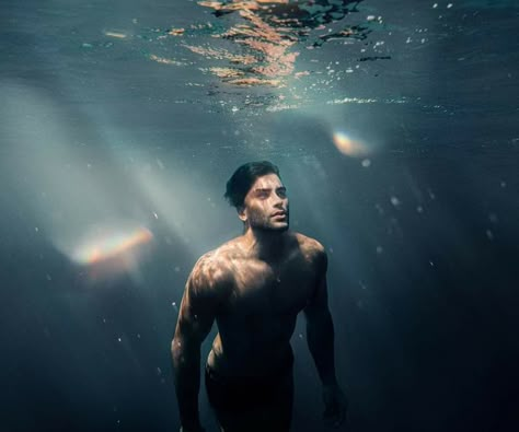 Underwater Photoshoot, Swimming Photography, Toni Mahfud, Male Portrait Poses, Underwater Portrait, Pool Poses, Underwater Art, Art Jokes, Men Photoshoot