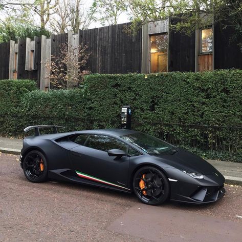 Lamborghini Huracan Performante painted in Nero Nemesis w/ Tricolore stripes along the doors  Photo taken by: @famziiofficial on Instagram   Owned by: @rana65556 on Instagram 2023 Mclaren, Lamborghini Huracan Performante, Best Lamborghini, Cars Mclaren, Huracan Performante, Sports Cars Lamborghini, Mclaren Senna, Gold Wheels, Mclaren Cars