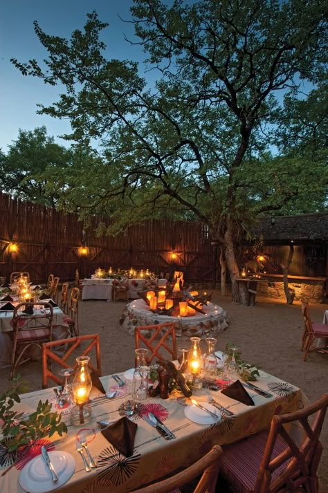 Design Patio Ideas, Outdoor Patio Design Ideas, African Lodges, Outdoor Restaurant Patio, Backyard Patio Ideas, Backyard Dinner, Bungalow Decor, Small Restaurant Design, Lodge Ideas