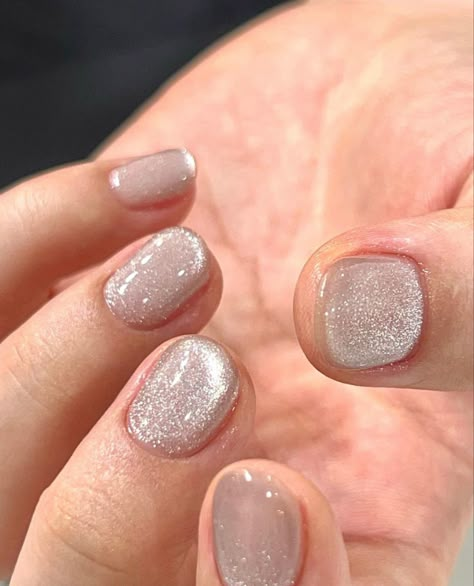 Sparkly Gel Manicure, Christmas Oval Nails, Nails Shimmer, Gloss Nails, Clear Glitter Nails, Glitter Cat Eye, Pink Tip Nails, Multicolored Nails, Simple Gel Nails