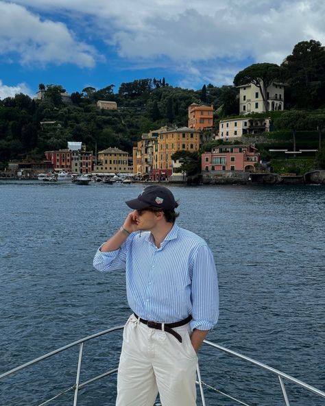 Front row at the Regate di Primavera Blue Striped Shirt Outfit Men, Blue Outfits Men, Seaside Outfits, Nyc Poses, Striped Shirt Outfit Men, Blue Shirt Outfit Men, Menswear 2024, Blue Striped Shirt Outfit, Blue Outfit Men