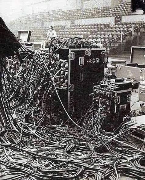 Wall Of Sound, Woodstock Festival, Sound System Speakers, Peter Gabriel, Pa System, Music Pictures, Hi-fi, Vintage Electronics, Recording Studio