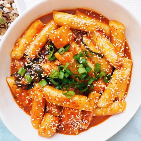 MILD TTEOKBOKKI RECIPE (Non-Vegetarian) - Christie at Home Korean Fish Cake, Chinese Roast Pork, Tteokbokki Recipe, Korean Rice Cake, Boiled Vegetables, Crispy Fried Chicken, Fish Cake, Sweet Sauce, Dinner Dishes