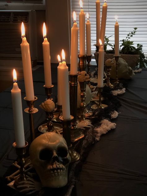 Party Theme Aesthetic, Gold Dark Academia, Dark Academia Halloween, Haunted Mansion Decor, Halloween Table Decor, October Decorations, 30th Bday Party, Haunted Mansion Halloween, Mystery Dinner Party