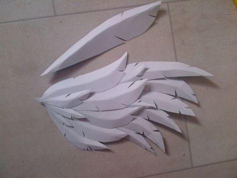 How to make a wing. Paper/Craft Foam Wings - Step by steep tutorial. Foam Wings, Bird Wings Costume, Diy Angel Wings, Cosplay Wings, Diy Angels, Diy Wings, Paper Wings, Feather Diy, Paper Feathers