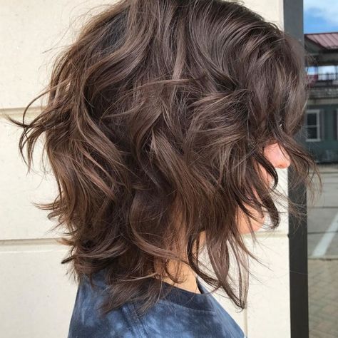 60 Messy Bob Hairstyles for Your Trendy Casual Looks Long Messy Bob, Brunette Shag, Curly Hairdos, Brown Bob Haircut, Messy Bob Haircut, Hair Bobs, Messy Bob, Messy Haircut, Messy Bob Hairstyles