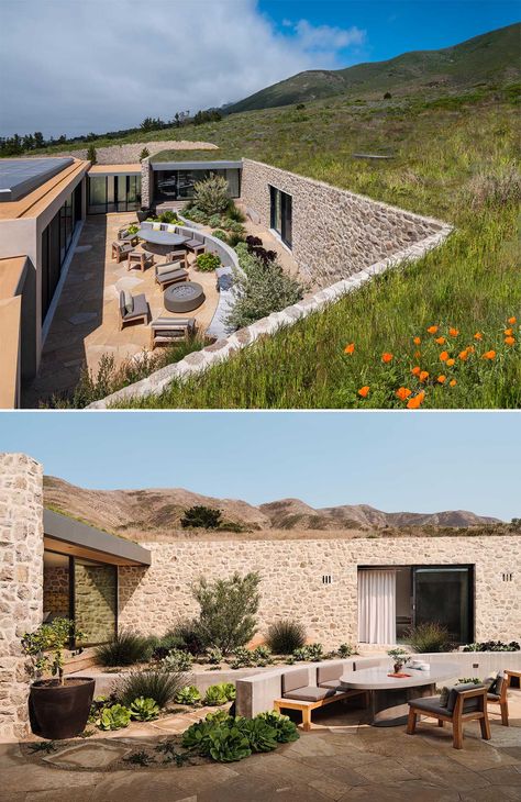 This House Embedded Into The Landscape Hides An Inner Patio Case Sotterranee, Earth Sheltered Homes, Slope House, Earthship Home, Earth Sheltered, Underground Homes, Earth Homes, Earthship, Eco House