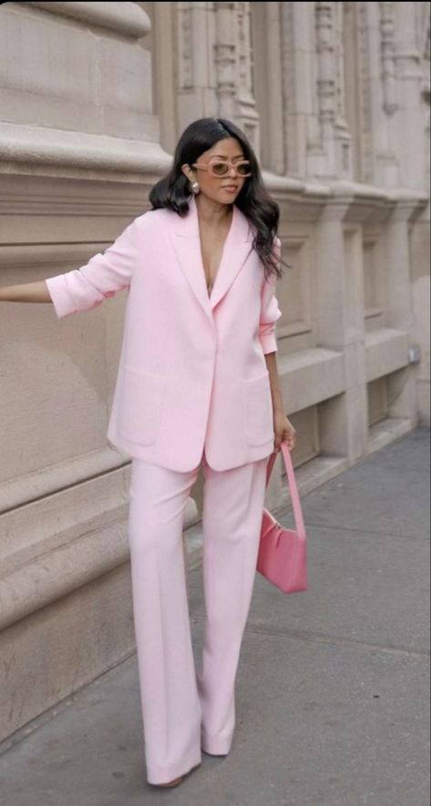 Light Colors Outfit, Styling Sunglasses, Pastel Pink Outfit, Pink Linen Pants, Pink Pants Outfit, Pastel Outfits, Spring Fashions, Summer Office Outfits, Corporate Attire