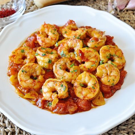 Spanish Garlic Shrimp, Spanish Shrimp, Shrimp In Garlic Sauce, Shrimp Benefits, White Wine Recipes, Saffron Recipes, Keto Seafood, Grilled Tuna, Wine Recipe