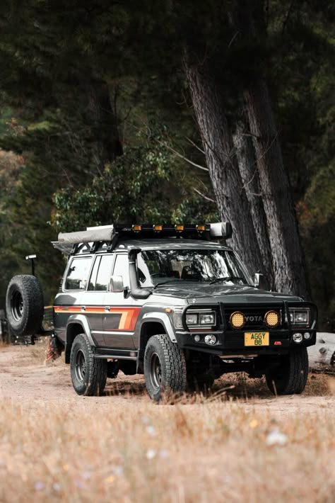 Meet Agnes - 1988 Toyota Land Cruiser HJ61 VX Built to Thrive in the Australian Outback - offroadium.com Pickup Truck Camper, Best Pickup Truck, Land Cruiser 80, Adventure Car, Overland Truck, Australian Outback, Old Pickup, Old Pickup Trucks, Truck Camping