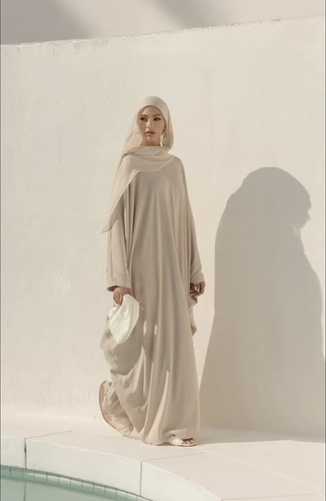 Abaya Photoshoot Ideas, Abaya Pics, Modest Fashion Muslimah, Abaya Photoshoot, Arabian Abaya, Ramadan Campaign, Abaya Ideas, Fashion Muslimah, Modest Wardrobe