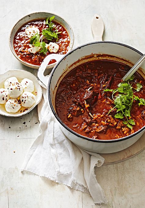 This hearty cool-weather dish will become an instant family favourite. Persian Beef, Fast 800, Iranian Recipes, Instant Family, Easy To Cook Meals, Cool Autumn, Persian Cuisine, Autumn Weather, Middle Eastern Dishes