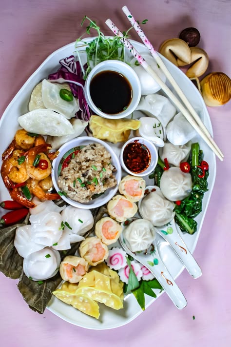 Asian Grazing Platter, Thai Food Charcuterie Board, Dumpling Charcuterie Board, Dim Sum Platter, Charcuterie Board Asian, Asian Food Charcuterie Board, Sushi Grazing Board, Asian Inspired Charcuterie Board, Asian Party Food Platters