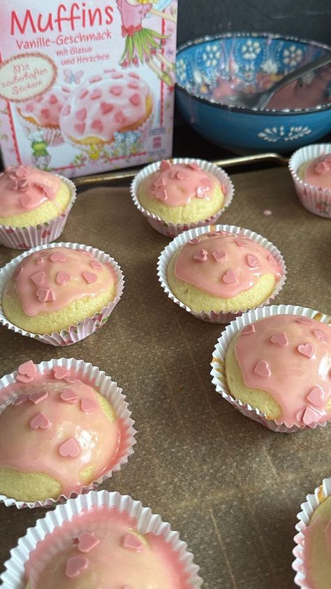 Pink Sleepover Ideas, Valentines Pastries, Pink Muffins, Pink Snacks, Bear Recipes, Kawaii Cooking, Best Sweets, Baking Muffins, Think Food