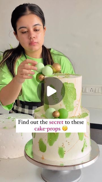 Ishleen kaur | Patna Cake Artist on Instagram: "Here are some other benefits you don’t want to miss out on 👇🏻 1. Styrofoam is lightweight and durable, making it easy to handle and decorate with. 2. Styrofoam balls can be painted, glittered, or decorated in various ways to match the cake’s theme or design. 3. Styrofoam balls are often more cost-effective than edible chocolate balls. 4. They stay perfect in hot weather, no chance of melting. So next time go for styrofoam balls instead ✅ For more amazing videos keep following @goodberry_byishleen 😍 #cakereels #cakevideo #viralreels #viralvideos #trendingreels #trendingvideos" Styrofoam Cake, Chocolate Balls, Cake Artist, Styrofoam Ball, Cake Videos, Artist On Instagram, Trending Videos, Hot Weather, In Hot