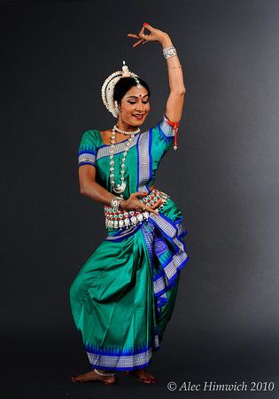 Odissi Costume, Odissi Dance, Indian Classical Dancer, Dance Forms, Bharatanatyam Poses, Indian Sari Dress, Indian Classical Dance, Dance Photography Poses, Sari Dress