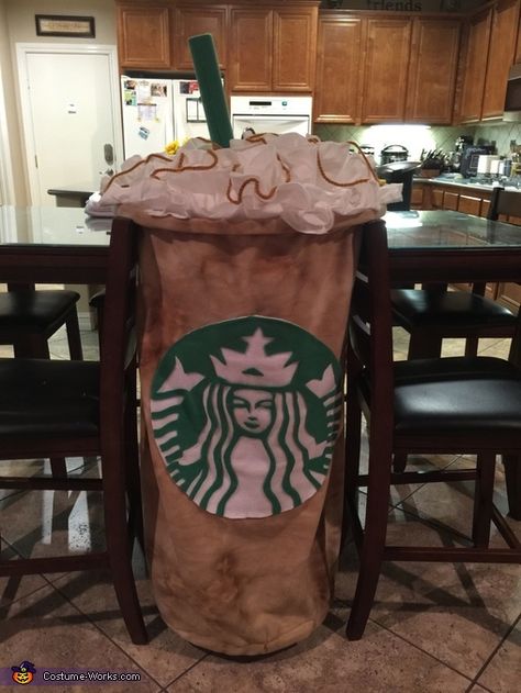 Coffee Cup Costume, Unique Valentine Box Ideas, Iced Caramel Latte, Starbucks Birthday Party, Costume Last Minute, Girls Valentines Boxes, Starbucks Party, Diy Valentines Box, Valentine Boxes For School