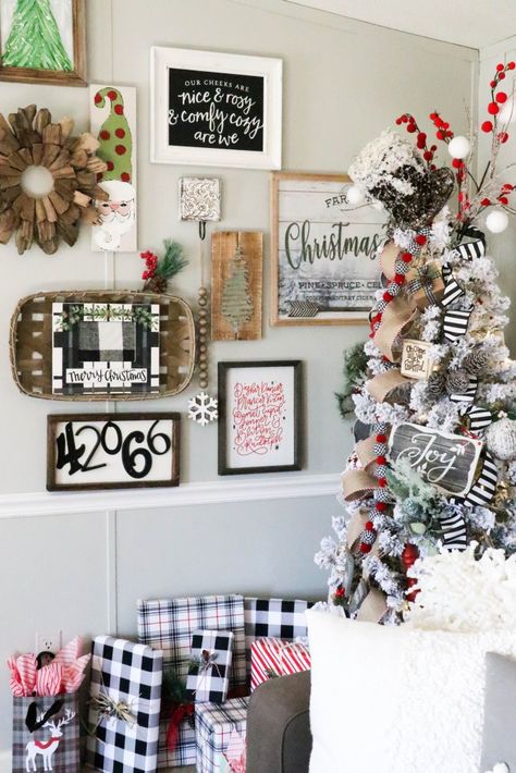 Christmas Gallery Wall Ideas, Entryway Gallery Wall Ideas, Entryway Gallery Wall, Christmas Gallery Wall, Gallery Wall Ideas, Diy Furniture Decor, Decorating Diy, Winter Wonderland Party, Christmas On A Budget