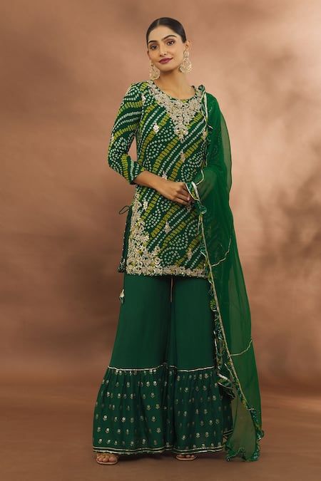 Sharara Set For Women, Bandhani Dress Salwar Kameez, Bandhani Dress Pattern, Gota Patti Lehenga, Jaipuri Suits, Bandhani Pattern, Kurta And Sharara, Ruffle Dupatta, Sharara Designs