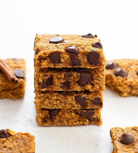 3 Ingredient Pumpkin Pie Oatmeal Bars Applesauce Snack Cake, Grain Free Flour Blend, Chewy Oatmeal Bars, Banana Chocolate Chip Bars, Healthy Treats For Kids, Spiced Applesauce, Ripe Banana Recipe, Pumpkin Pie Oatmeal, Peanut Butter Oatmeal Bars