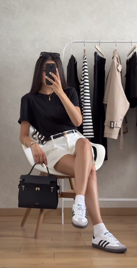 Outfit Zapatillas Blancas, Styling Athleisure, Outfits With Tennis Shoes, Palermo Outfit, Sambas Adidas Women Outfit, Platform Outfit, Outfit Informal, Looks Adidas, Samba Outfit