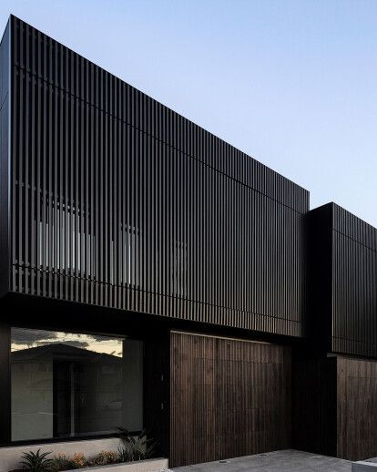 Black Contemporary House, Black Architecture, Floor Boxes, Facade Architecture Design, Modern Entrance, Facade Cladding, Modern House Facades, Building Facade, Contemporary House Design