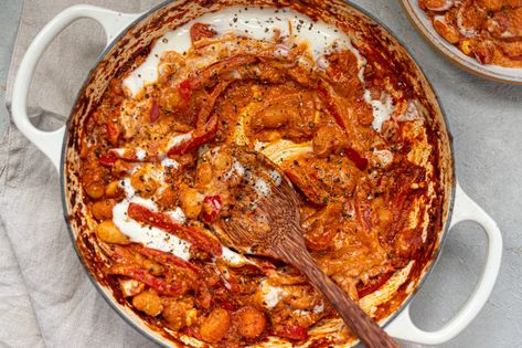 spicy harissa butterbean bake Vegan Bean Recipes, Fried Butter, Butter Beans Recipe, Dinner Fresh, Harissa Paste, Pan Fry, Vegan Beans, Winter Vegetables, Food Snacks