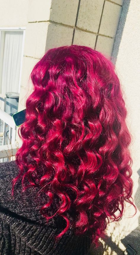 Red, pink, magenta curls Magenta Curly Hair, Red Magenta Hair, Dark Magenta Hair, Hair Claim, Afro Hair Color, Raspberry Hair, Dark Pink Hair, Bday Hair, Pink Curls