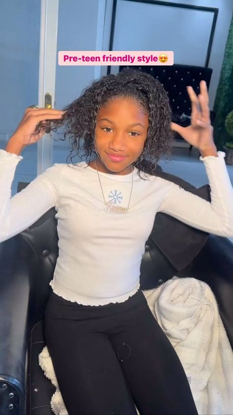 VoiceOfHair ®️ | Cute pre-teen hairstyle in < 1hr 😍 Love this half up- half down style by @tynishabee on @thatgworljournee🥰 It only took her about 30-45... | Instagram Cute Hairstyles For Short Afro Hair, Box Braids Hairstyles Half Up Half Down, Natural Hair Styles Tutorials, Cute Braids Hairstyles For Teens, Pre Teen Hairstyles Black, Half Up Half Down Hairstyles With Braids, Half Up Half Down Hairstyles Black Women, Braided Hairstyles For Teens Black, Twa Styles