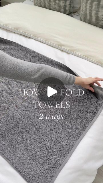 Au Lit on Instagram: "Two easy and beautiful ways to fold your towels. 🧺" How To Roll Towels For Display, Folding Towels Save Space, How To Fold Towels For Display, Fold Towels Like Hotel, Fold Towels For Display, Best Way To Fold Towels, Folding Towels Fancy, How To Fold Bath Towels, Folding Bath Towels