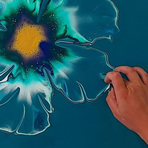 These Petals made all the difference! | Lowkey Obsessed with this Spectacular Dutch Pour Bloom 😍 These Petals made all the difference! | By Rinske Douna Dutch Pour, Acrylic Pouring Art, Painting Flowers, Pouring Art, Acrylic Pouring, Designs To Draw, Flower Painting, Abstract Artwork, Wall Decor