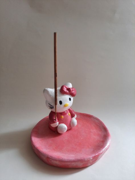 Hello Kitty Incense Holder, Pottery Insence Holder, Insence Holder Diy Clay, Hello Kitty Clay Ideas, Hello Kitty Clay Art, Incense Holder Clay Diy, Clay Hello Kitty, Hello Kitty Clay, Clay Ideas Easy