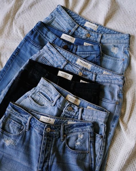 Jeans Picture, Baggy Jeans 90s, 90s Boyfriend Jeans, Thrift Ideas, 90s Boyfriend, Low Rise Baggy Jeans, Preloved Clothes, Jeans Pacsun, Fotos Ideas