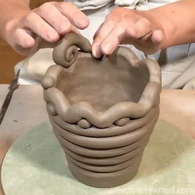 Coil Pot, Ceramic Pinch Pots, Ceramic Crafts, Coil Design, Ceramic Projects, Coil Pottery, Slab Ceramics, Ceramic Birdhouse, Coil Pots