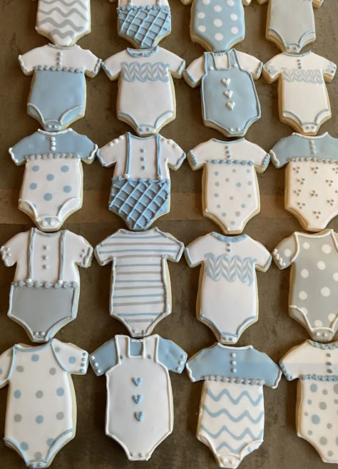 Baby Bottle Cookies Decorated, Boy Onesie Cookies, Baby Boy Cookies Decorated, Baby Shower Cookies Neutral, Christening Cake Girls, Royal Cookies, Baby Boy Cookies, Onesie Cookies, Balloon Cookies