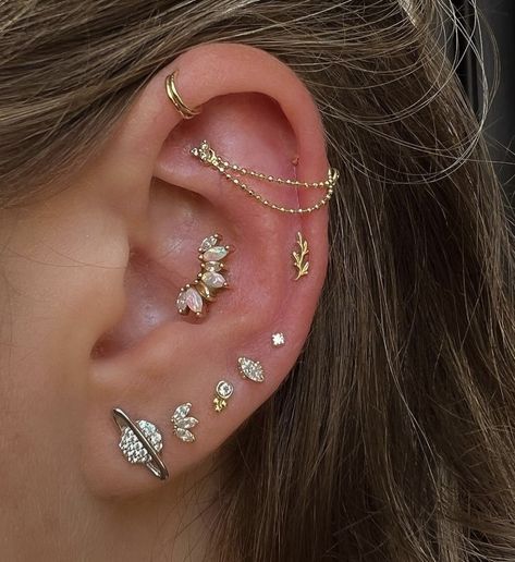 Ear Stacks, Anti Tragus Piercing, Nose Ring Jewelry, Belly Button Piercing Jewelry, Piercing Inspo, Cool Ear Piercings, Pretty Ear Piercings, Ear Style, Body Jewelry Piercing