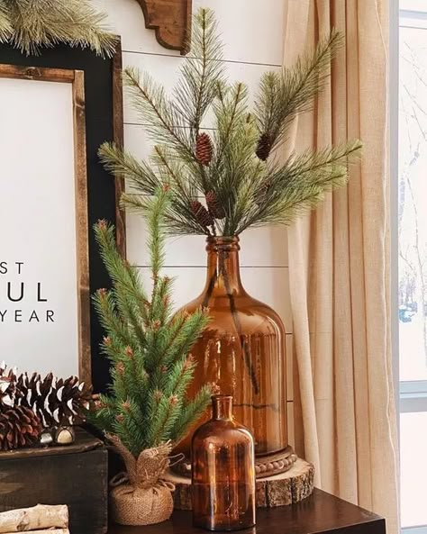 23+ Beautiful Christmas Decor Ideas for Living Room Vintage Christmas Porch Decor, Christmas Ideas 2023 Trends, Future Christmas, Decor Ideas For Living Room, Boho Christmas Decor, Bohemian Christmas, Natural Christmas Decor, Christmas Decor Inspiration, Ideas For Living Room