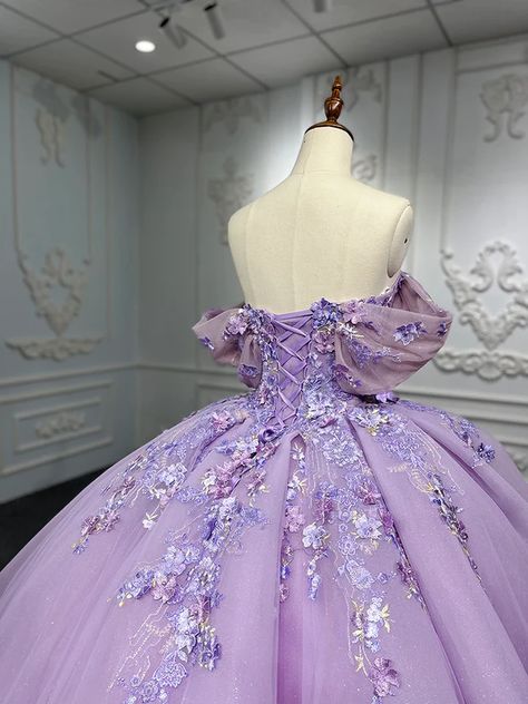 18th Birthday Gowns Debutante, Quince Purple, Rapunzel Quince, Lilac Quinceanera Dresses, Vestido Charro, Princess Evening Dress, Diy Outfits, Tulle Balls, Pretty Quinceanera Dresses