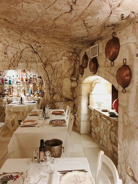 Puglia Italy Food, Wine Restaurant, Rustic Outdoor Decor, Italy Food, Italy Aesthetic, Puglia Italy, Wine Travel, Southern Italy, Italy Vacation