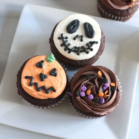 How to Decorate Halloween Cupcakes!⁣ ⁣ In this post, I will share with you 8 easy ways to decorate cupcakes for Halloween! Each design is made with only buttercream frosting! And maybe some sprinkles!⁣ ⁣ With each design, I will share with you how to make it, what supplies you need, guide photos, and videos to show you how it's done!⁣ ⁣ Be sure to check it out! Link in bio!⁣ ⁣ https://cakemehometonight.com/how-to-decorate-halloween-cupcakes/⁣ ⁣ #cupcakes #cupcake #cupcakedecorating #cupcakes # Halloween Cupcakes Easy Simple, Pumpkin Cupcakes With Buttercream Icing, Easy Ways To Decorate Cupcakes, Pumpkin Swiss Meringue Buttercream, Cupcakes Shaped Like A Pumpkin, Halloween Cupcakes Chocolate Icing, Ways To Decorate Cupcakes, Hallowe’en Cupcakes, Halloween Cupcake Design