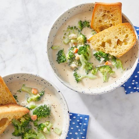 Smoked Gouda Soup, Gouda Soup, Cook Broccoli, Blue Apron Recipes, Garlic Toast, Smoked Gouda Cheese, Cream Chicken, Comforting Soup, Smoked Gouda