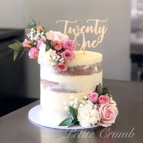 Single Layer Cake With Flowers, Birthday Cakes For Women With Flowers, One Tier Birthday Cake For Women, Cakes With Real Flowers Birthday, Floral 18th Birthday Cake, Birthday Cake Women Simple, Cake Designs Birthday Flowers, Floral Cake Designs Birthday Women, Simple Cakes With Flowers