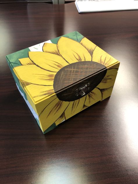 Painting Ideas On Wooden Boxes, Wooden Box Art Ideas, Diy Stash Box Painting Ideas, Painting Wooden Boxes Ideas, Painted Wood Box Ideas, Painted Wooden Boxes Diy, Wooden Box Decoration Ideas, Wooden Box Painting Ideas Easy, Painted Box Ideas Simple