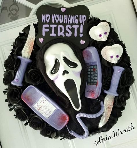 Scarie Movie, Scary Halloween Cakes, Comic Christmas, Horror Cake, Scary Cakes, Horror Themed Party, Movie Cakes, Birthday Cake Decorating Ideas, Scream Halloween