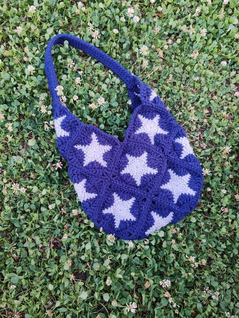 Star pattern crochet bag Star Granny Square Crochet, Star Pattern Crochet, Star Granny Square, Crochet Bag Aesthetic, Granny Square Crochet Bag, Square Crochet Bag, Aesthetic Star, Granny Square Bag, Alternative Style