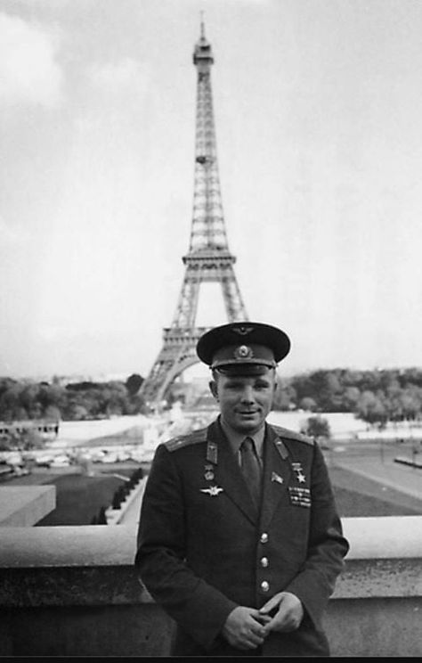 Yuri Gagarin in Paris(1963) Paris September, New Haven, Media Center, Paris France, Eiffel Tower, Travel Photography, Tower, Paris, France